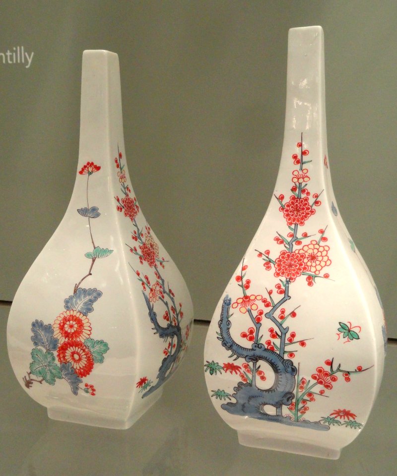 Pair of Square Flasks, c. 1730-1740, Chantilly, from the Prince de Conde's collection 1740, soft-paste porcelain with overglaze enamels - Gardiner Museum, Toronto - DSC00534