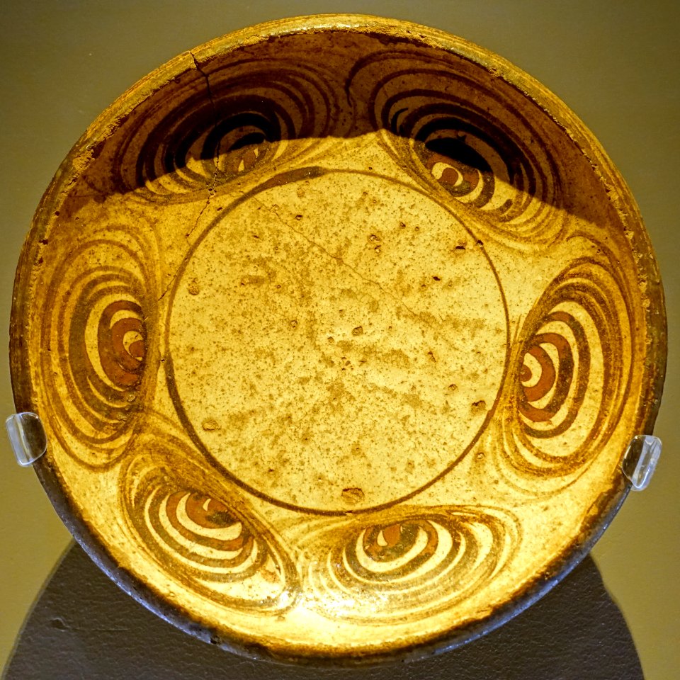 Pair of Seto horse-eye plates (uma-no-me zara), 1 of 2, Japan, late 1700s to early 1800s, stoneware, underglaze iron oxide decoration - Montreal Museum of Fine Arts - Montreal, Canada - DSC09493