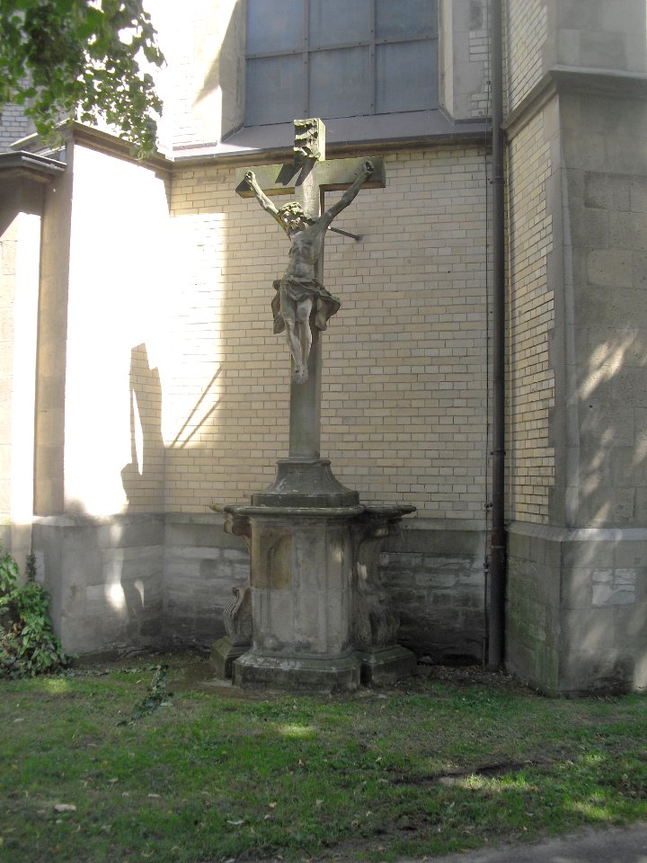 Paderborn-Herz Jesu Kirche-Kruzifix