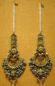 Pair of earrings, northern India, 19th century, gold, pearls and clear stones, Honolulu Academy of Arts photo