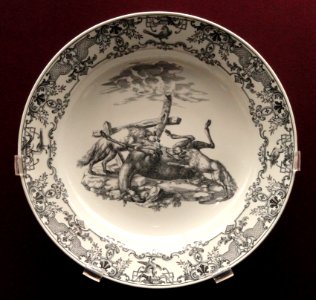 Pair of dishes from a Jagd service, dish 2, c. 1740, Du Paquier factory, hard-paste porcelain, Schwarzlot overglaze black enamel, gilding - Gardiner Museum, Toronto - DSC00998