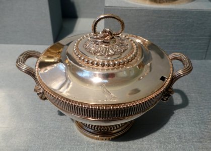 Pair of George III sauce tureens with covers, 2 of 2, Paul Storr, London, 1805-1806, silver - Portland Art Museum - Portland, Oregon - DSC08831