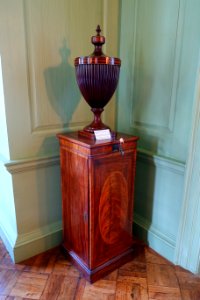 Pair of George III pedestals and urns, 2 of 2, England, c. 1790, mahogany - Great House - Castle Hill on the Crane Estate - Ipswich, Massachusetts - DSC06193