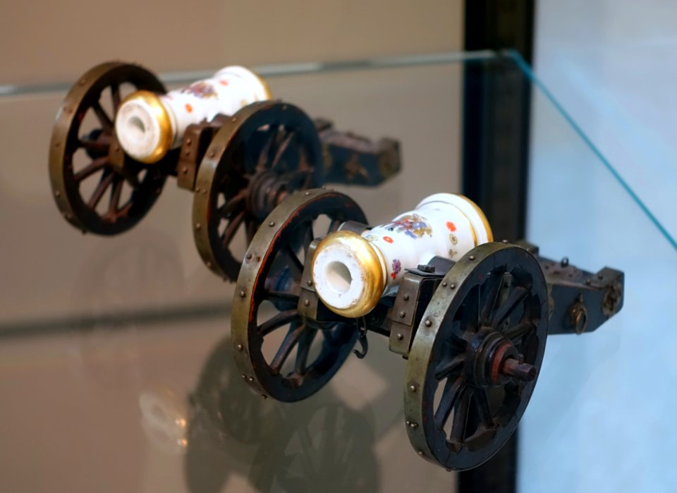 Pair of cannons, Meissen Porcelain Factory, c. 1740, hard-paste porcelain - Wadsworth Atheneum - Hartford, CT - DSC05289