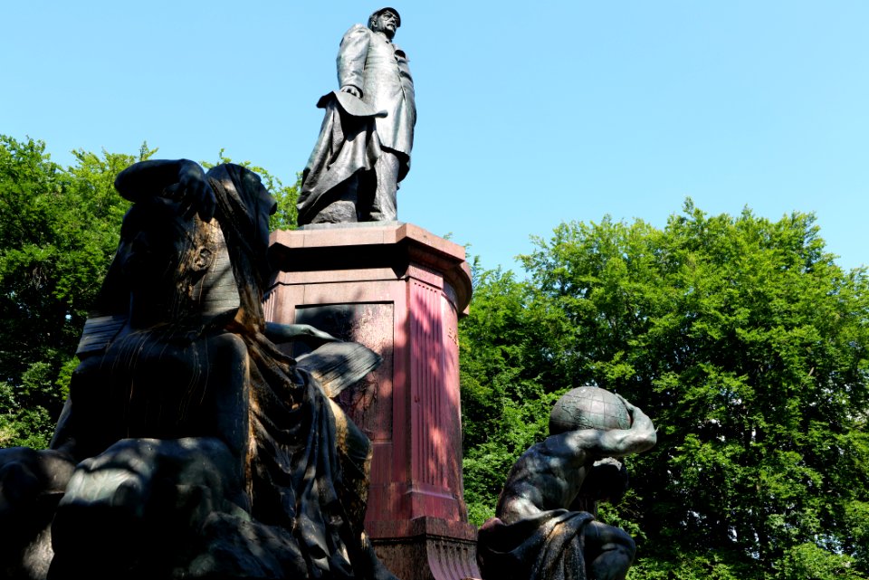 Painted Bismarck Memorial Berlin 2020-07-18 18