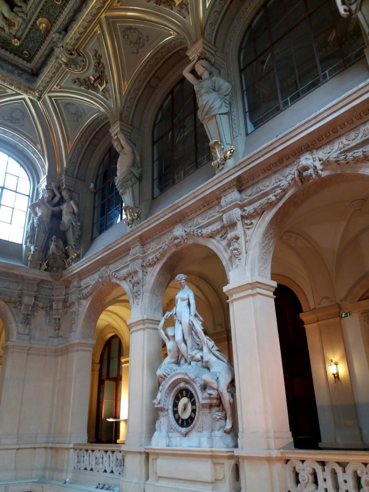 Palais de la Bourse de Lyon - Statue de l'horloge 2