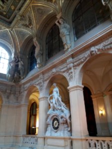 Palais de la Bourse de Lyon - Statue de l'horloge 2