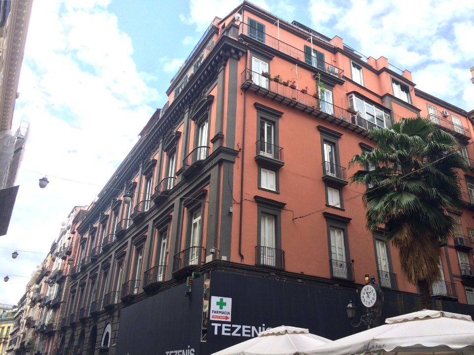 Palazzo Berio visto da piazzetta Augusteo