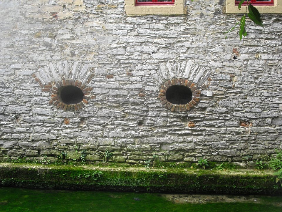 Paderborn-Pesthaus-Löcher für Mühlräder