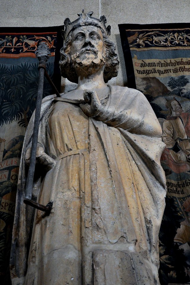 Palais du Tau Statues originales 17062011 04
