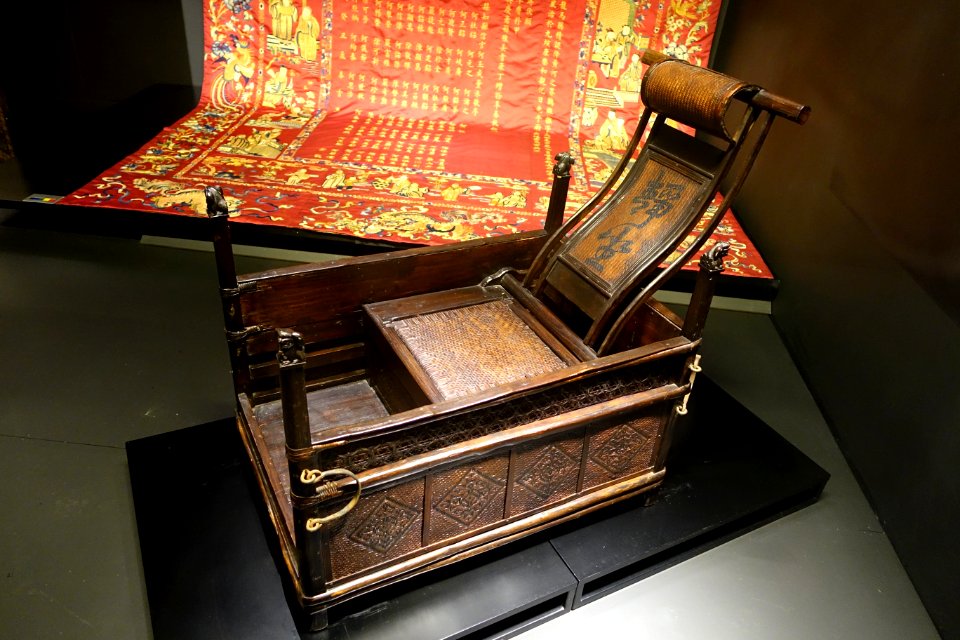Palanquin, China, probably 1800s, painted wood, iron, cane, lacquer - Museu do Oriente - Lisbon, Portugal - DSC07016
