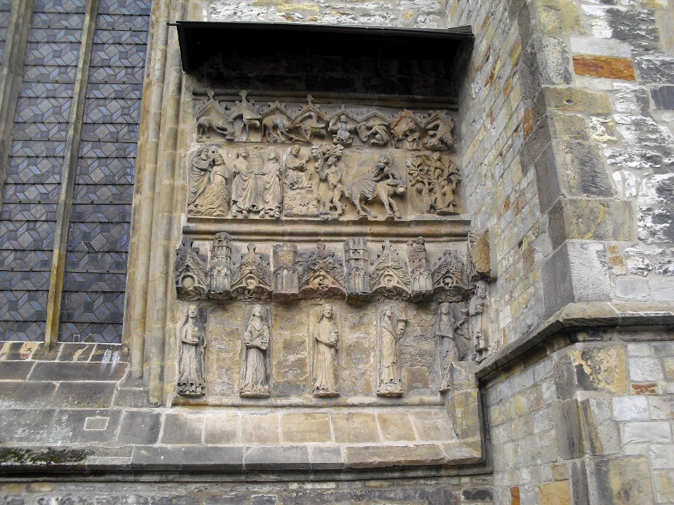 Paderborn-Relief Dom-rechts