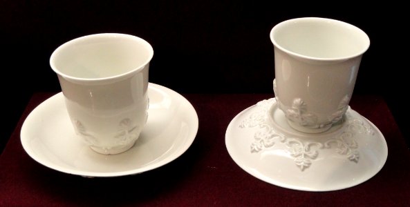 Pair of beakers and saucers, c. 1720-1725, Du Paquier factory, hard-paste porcelain - Gardiner Museum, Toronto - DSC00954