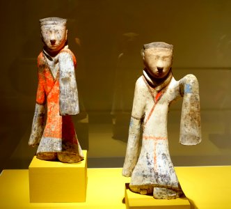 Pair of female dancers with long sleeves, possibly Yangjaiwan, Xianyang, Shaanxi province, China, Western Han dynasty, c. 150 BC, earthenware, pigments - Portland Art Museum - Portland, Oregon - DSC08520