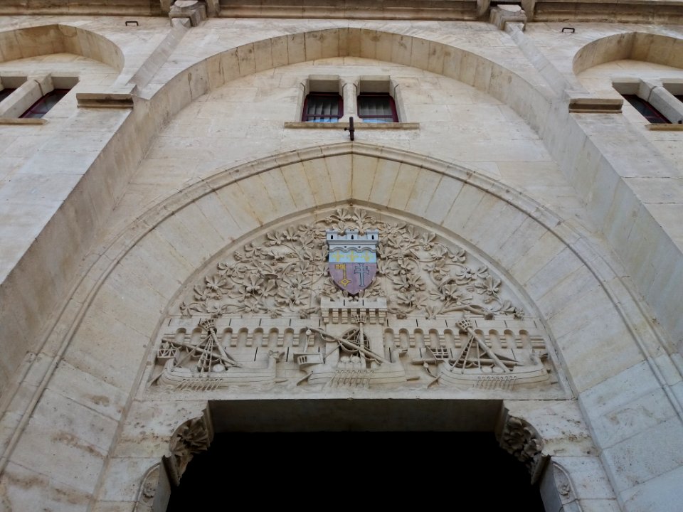 Palais des Archevêques - Haut de la porte place de l'Hôtel de Ville