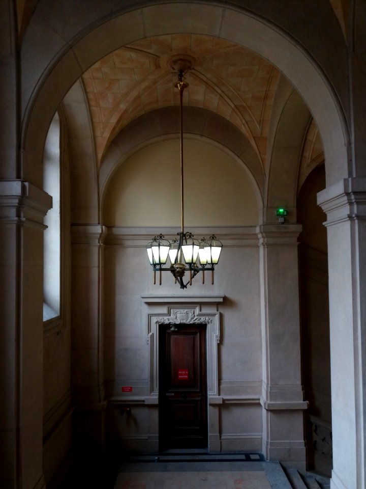 Palais de la Bourse de Lyon - Esaclier A et lustre