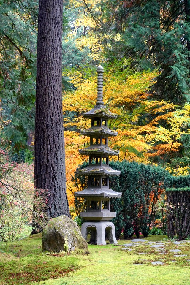 Pagoda lantern - Portland Japanese Garden - Portland, Oregon - DSC08327