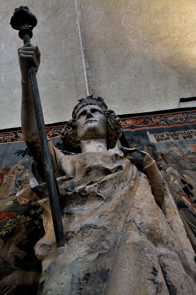 Palais du Tau Statues originales 17062011 03