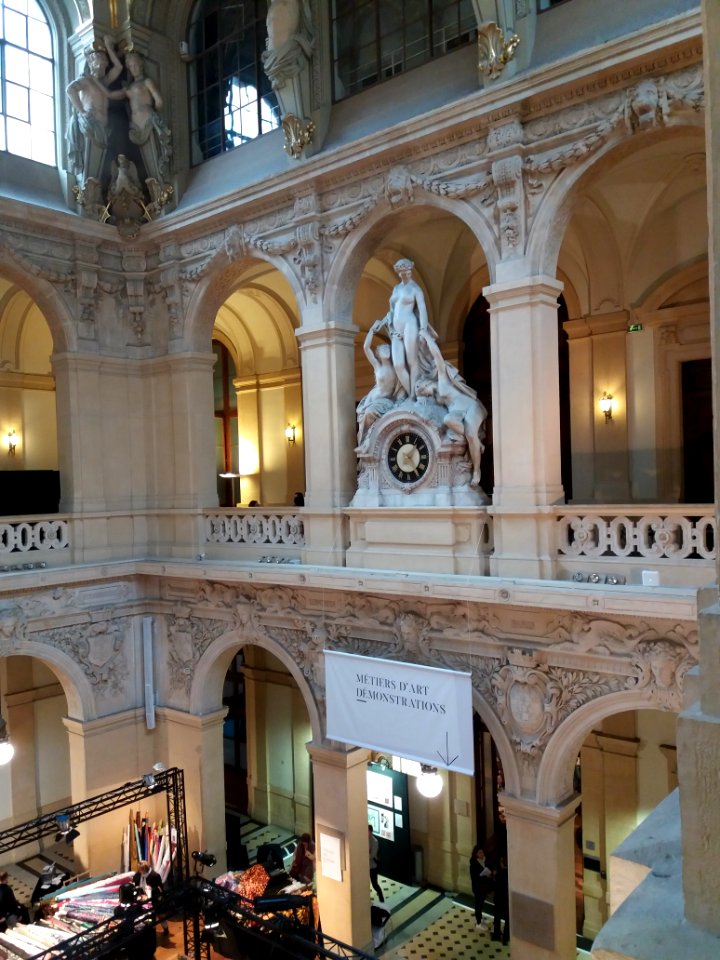 Palais de la Bourse de Lyon - Statue de l'horloge