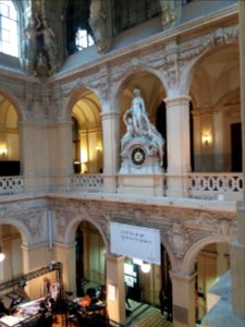 Palais de la Bourse de Lyon - Statue de l'horloge
