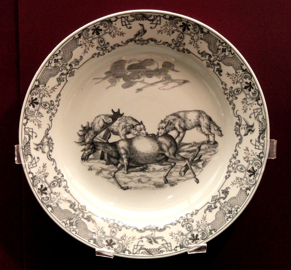 Pair of dishes from a Jagd service, dish 1, c. 1740, Du Paquier factory, hard-paste porcelain, Schwarzlot overglaze black enamel, gilding - Gardiner Museum, Toronto - DSC00993