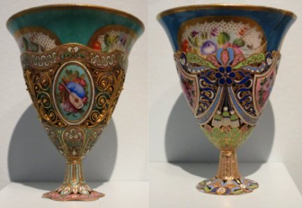 Pair of coffee cup from Switzerland (probably Geneva) made for export to Turkey, c. 1830, enameled gold, porcelain photo