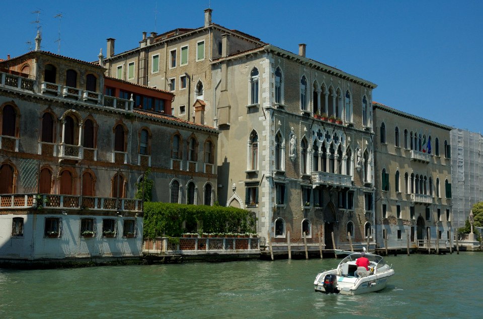 Palazzo-Loredan-and-Moro-20050525-017
