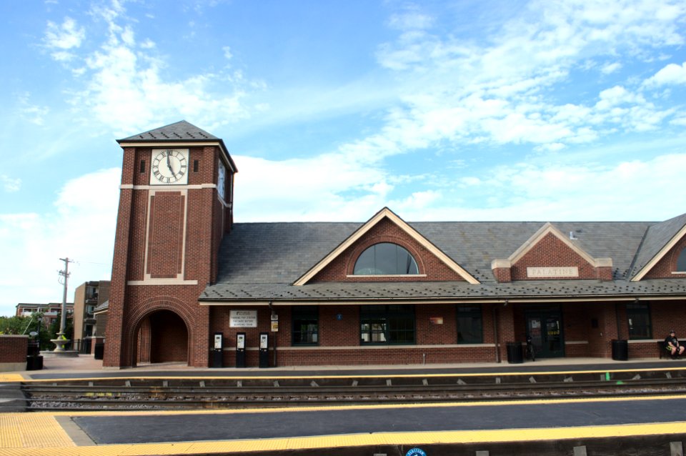 Palatine Metra Station from central platform