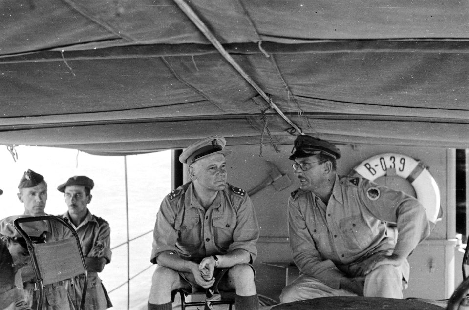 Palembang Y-Brigade generaal Kruls en luitenant-kolonel F Mollinger op een , Bestanddeelnr 4998