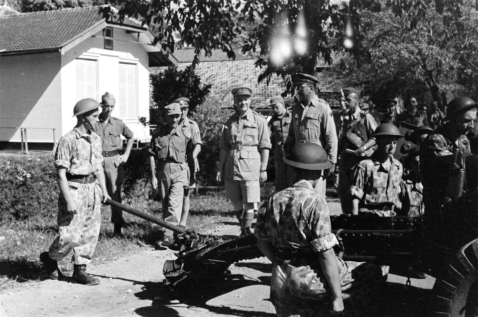 Palembang Y-Brigade Generaal Kruls bij een eenheid rijdende artillerie, Bestanddeelnr 4947