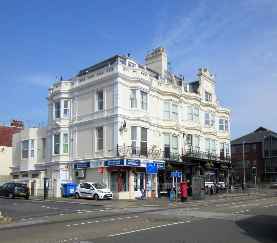 Palmeira Hotel pub, Cromwell Road, Hove (April 2016)