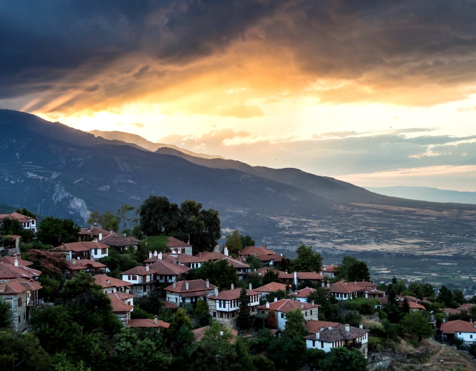 Palaios Panteleimonas at evening