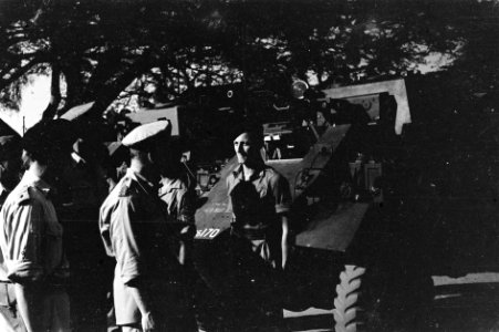 Palembang Y-Brigade Generaal Kruls inspecteert een eenheid gevechtswagens (3, Bestanddeelnr 4954