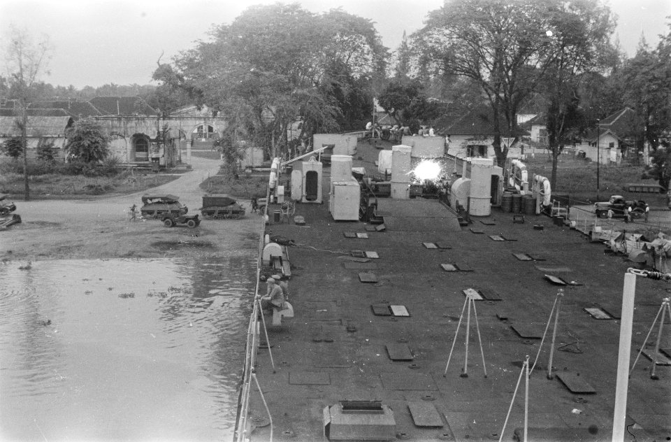 Palembang Op 30 dec. arriveerde te Palembang het ss. Sloterdijk, met aan boor, Bestanddeelnr 486-2-4
