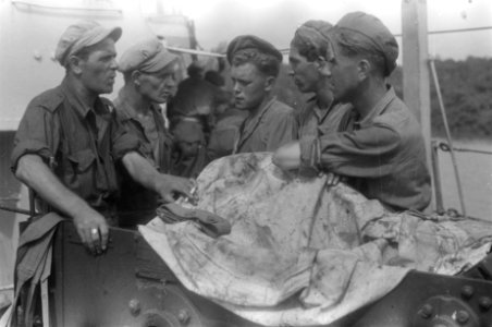 Palembang Op 30 dec. arriveerde te Palembang het ss. Sloterdijk, met aan boor, Bestanddeelnr 486-1-3