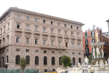 Palazzo della Banca di Roma – facciata su piazza Municipio