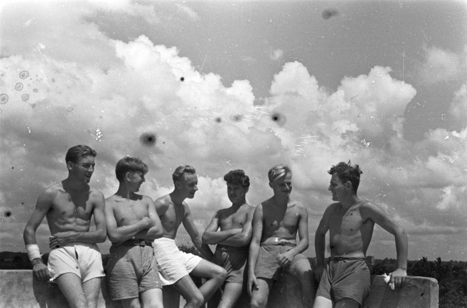 Palembang Infanteristen in een uitzonderlijke hoge positie..... op een toren na, Bestanddeelnr 404-1-1
