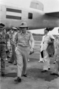 Palembang. Op 30 september arriveerde de Lt. Gouverneur-Generaal Dr. H.J. van Mo, Bestanddeelnr 369A-2-4