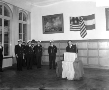 Plaquette aan Koninklijk Instituut door Selden Chopin, Bestanddeelnr 904-2043