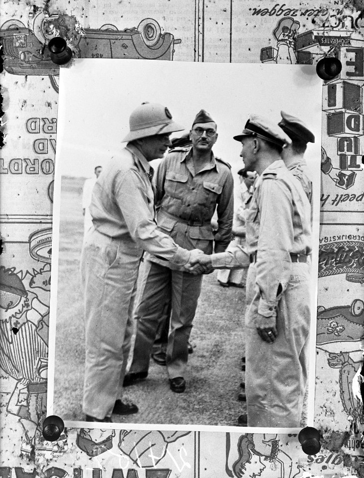 Palembang. Op 30 september arriveerde de Lt. Gouverneur-Generaal Dr. H.J. van Mo, Bestanddeelnr 902-4132