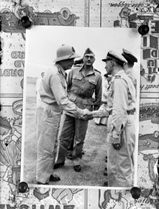 Palembang. Op 30 september arriveerde de Lt. Gouverneur-Generaal Dr. H.J. van Mo, Bestanddeelnr 902-4132