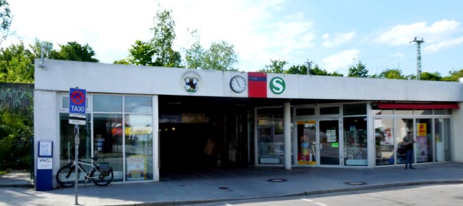 Planegg, Zugang zur S-Bahn, 1