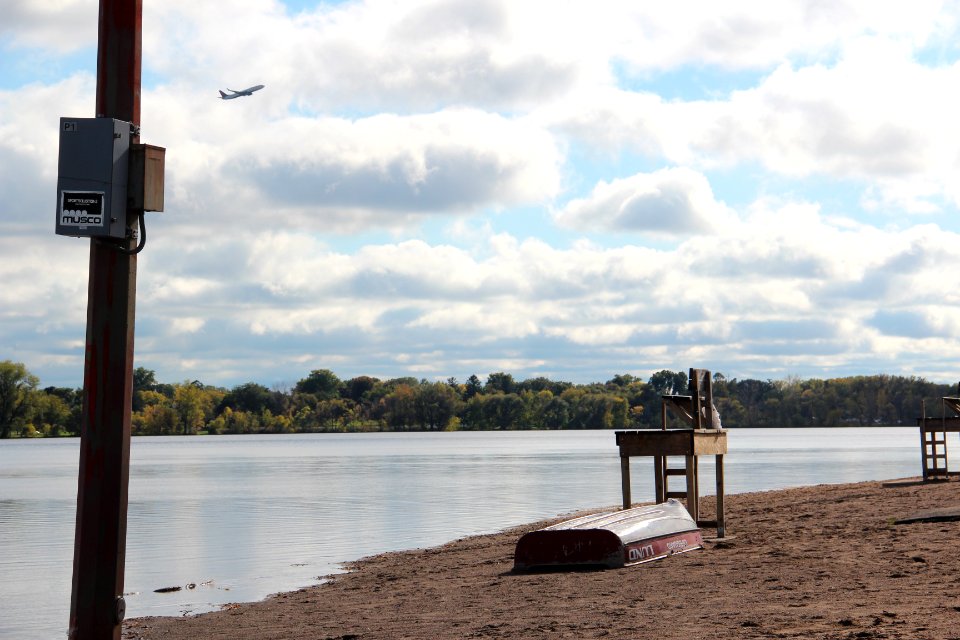 Plane over Lake Nokomis Beach, Oct 2017 2