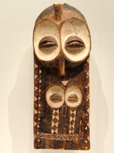 Plank Mask (Emangungu), possibly early 1900s, Central Africa, Democratic Republic of the Congo, Bembe people, wood - Cleveland Museum of Art - DSC08684