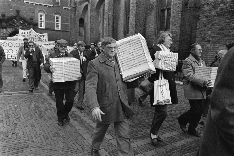 Plan Openluchtmuseum Arnhem te sluiten besproken met Brinkman door Kamercie. WVC, Bestanddeelnr 933-8881