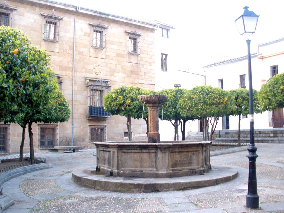 Plasencia - Plaza de la Catedral y fuente del Cabildo 1