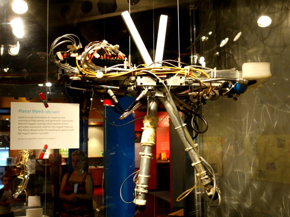 Planar Biped, 1985-1990 - MIT Museum - DSC03822