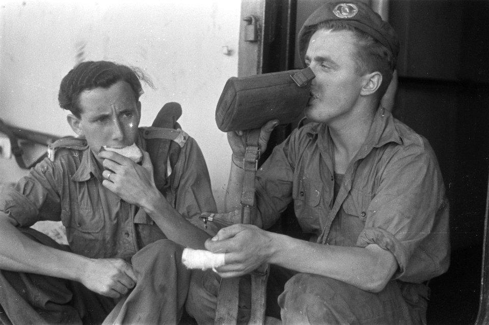 Palembang Op 30 dec. arriveerde te Palembang het ss. Sloterdijk, met aan boor, Bestanddeelnr 485-6-3