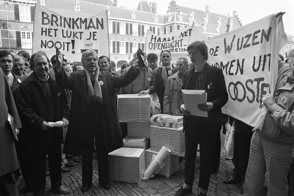 Plan Openluchtmuseum Arnhem te sluiten besproken met Brinkman door Kamercie. WVC, Bestanddeelnr 933-8880