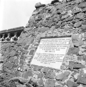 Plaquette ter nagedachtenis aan de doedelzakspelers (pipers) van de MacLeods op , Bestanddeelnr 252-0168